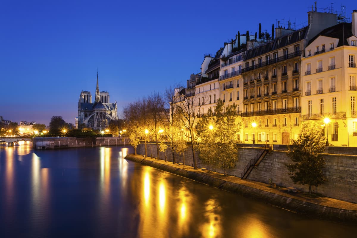 Paris Illuminations Night Bus Tour and Eiffel Tower Reserved Access