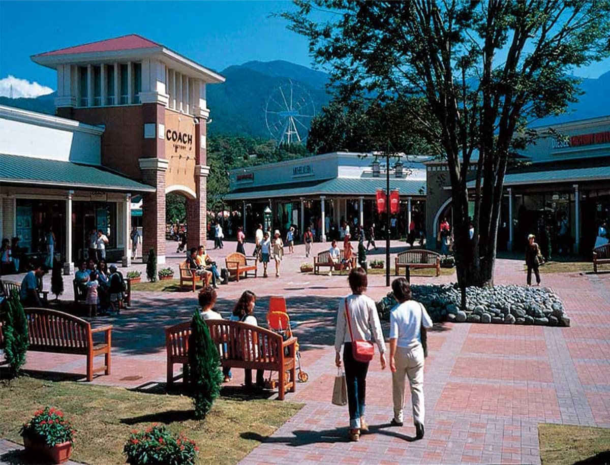 Mt Fuji, Oshino Hakkai and Gotemba Outlets 1-Day Bus Tour