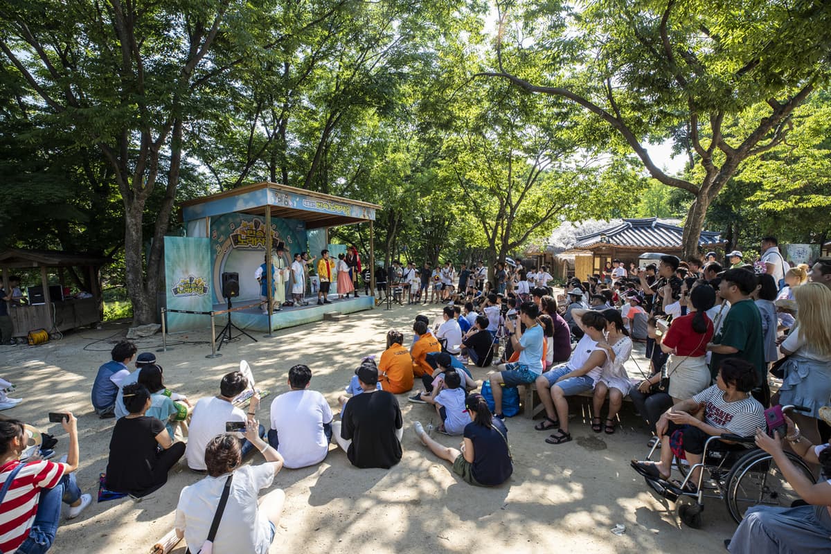 Korean Folk Village and Suwon Hwaseong Fortress Full-Day Tour from Seoul