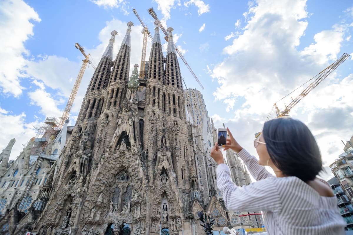 Barcelona Walking Tour with High-Speed Train Transfer from Madrid