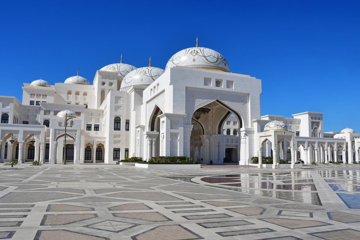 Abu Dhabi Premium City Tour from Dubai: Sheikh Zayed Mosque, Etihad Towers, Qasr Al Watan