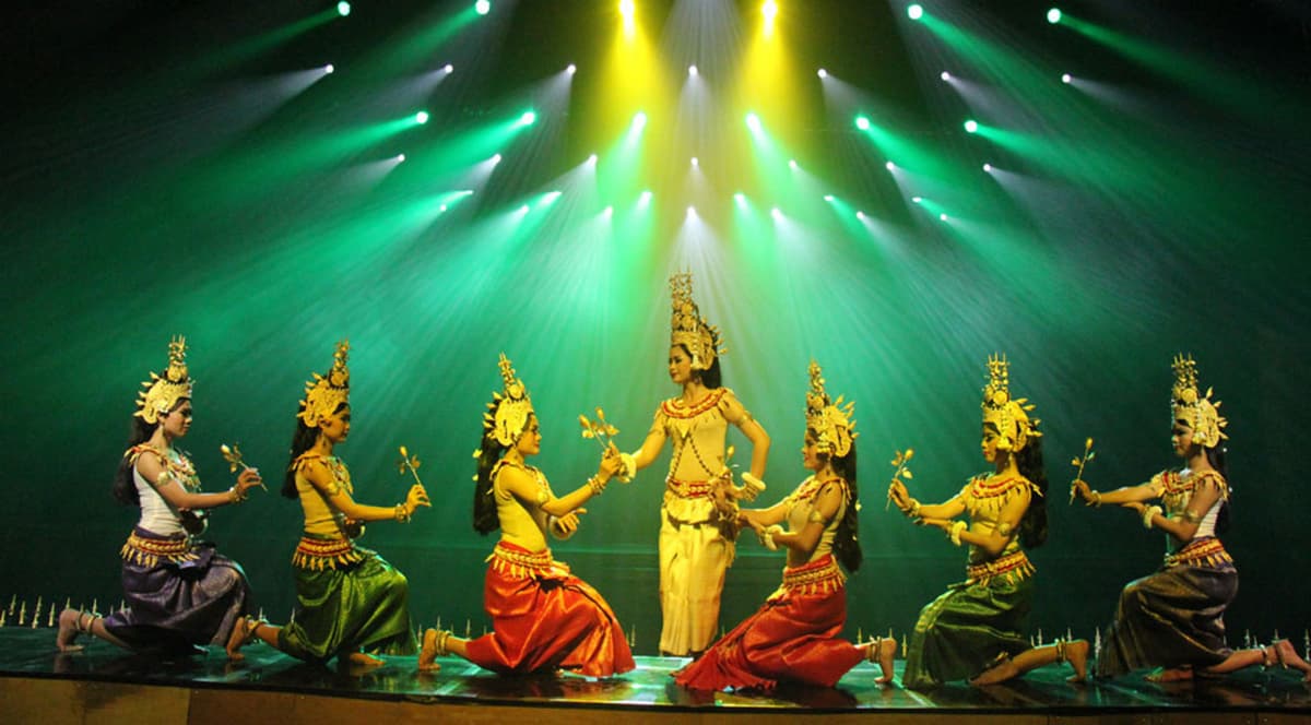 Smile of Angkor Show