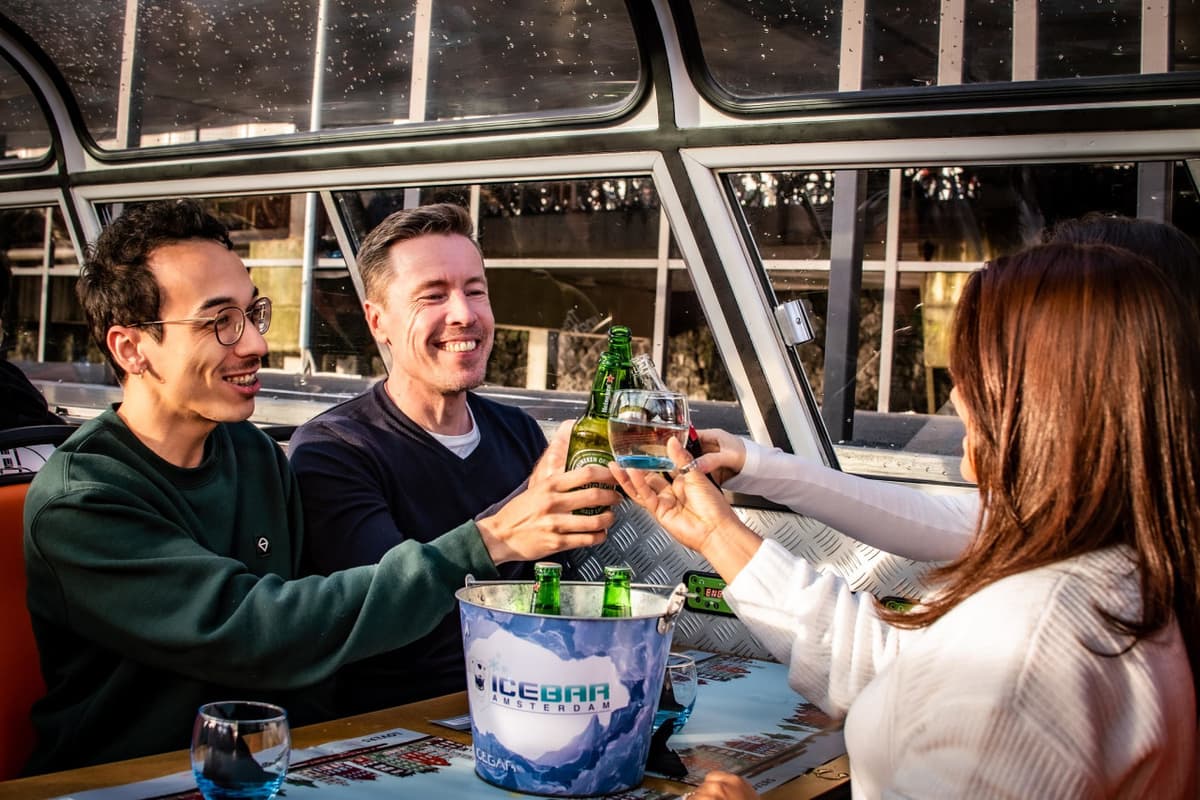 Amsterdam Canal Cruise Ticket with New York Pizza and Drinks