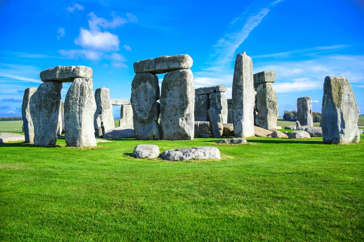 Windsor Castle, Stonehenge, and Roman Baths Tour from London