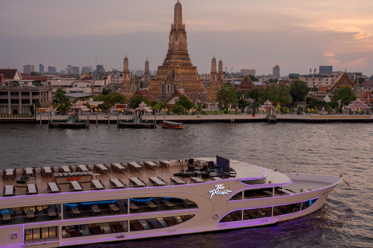 Chao Phraya River Dinner Cruise aboard The Planet Cruise