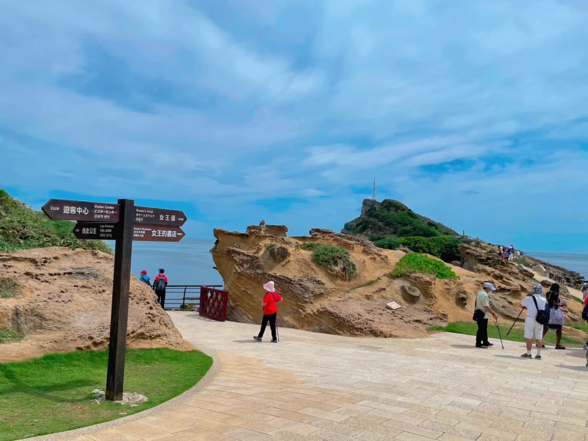 Yehliu, Jiufen, and Shifen Full-Day Tour from Taipei