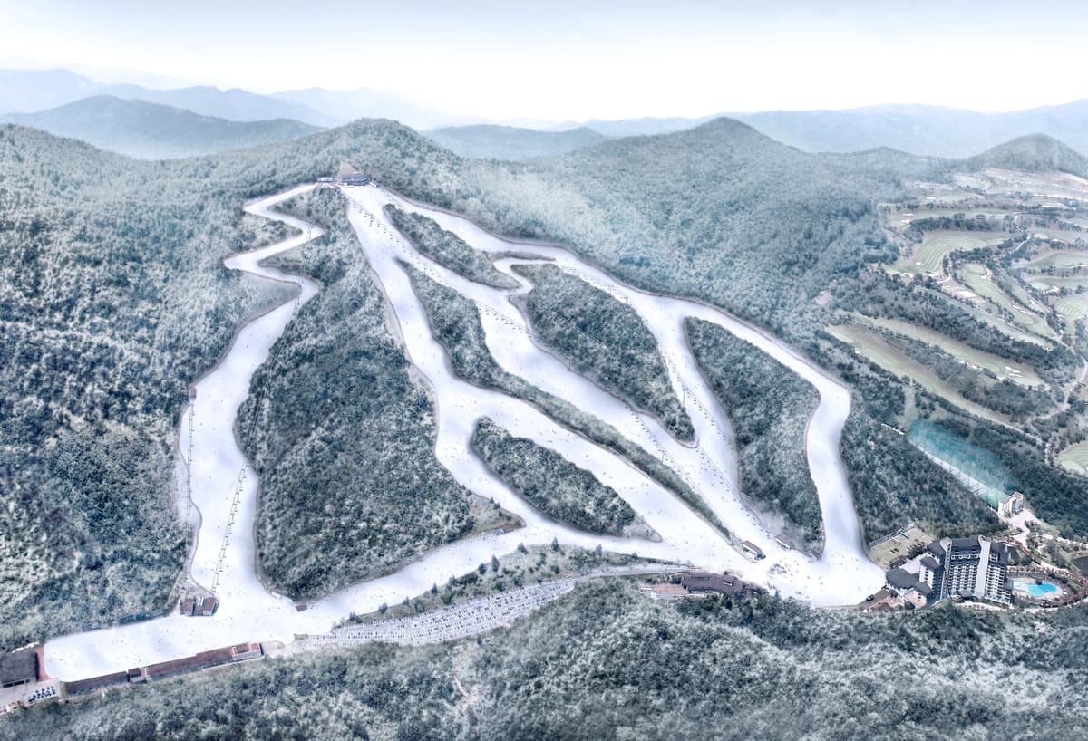 Elysian Gangchon Ski Resort and Eobi Ice Valley Full-Day Tour from Seoul