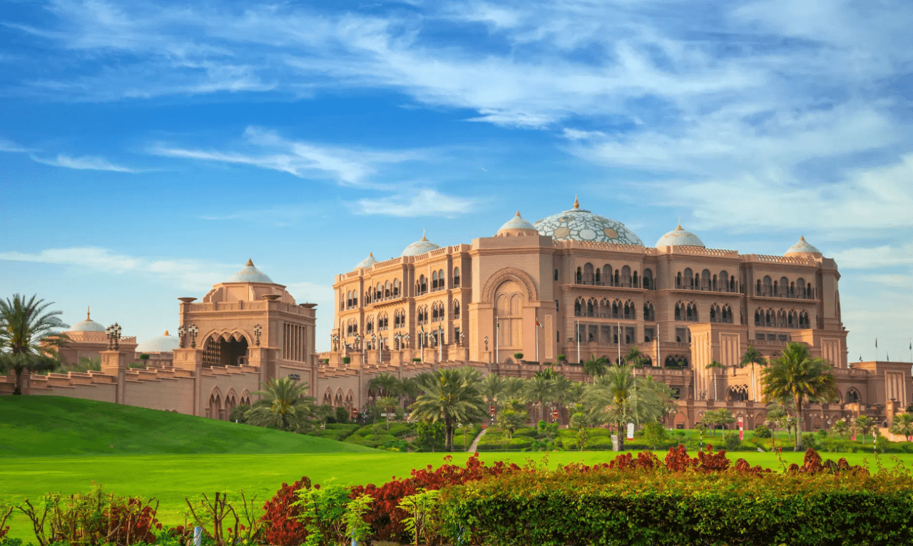 Abu Dhabi Full-Day Tour from Dubai: Sheikh Zayed Mosque, Emirates Palace, Corniche