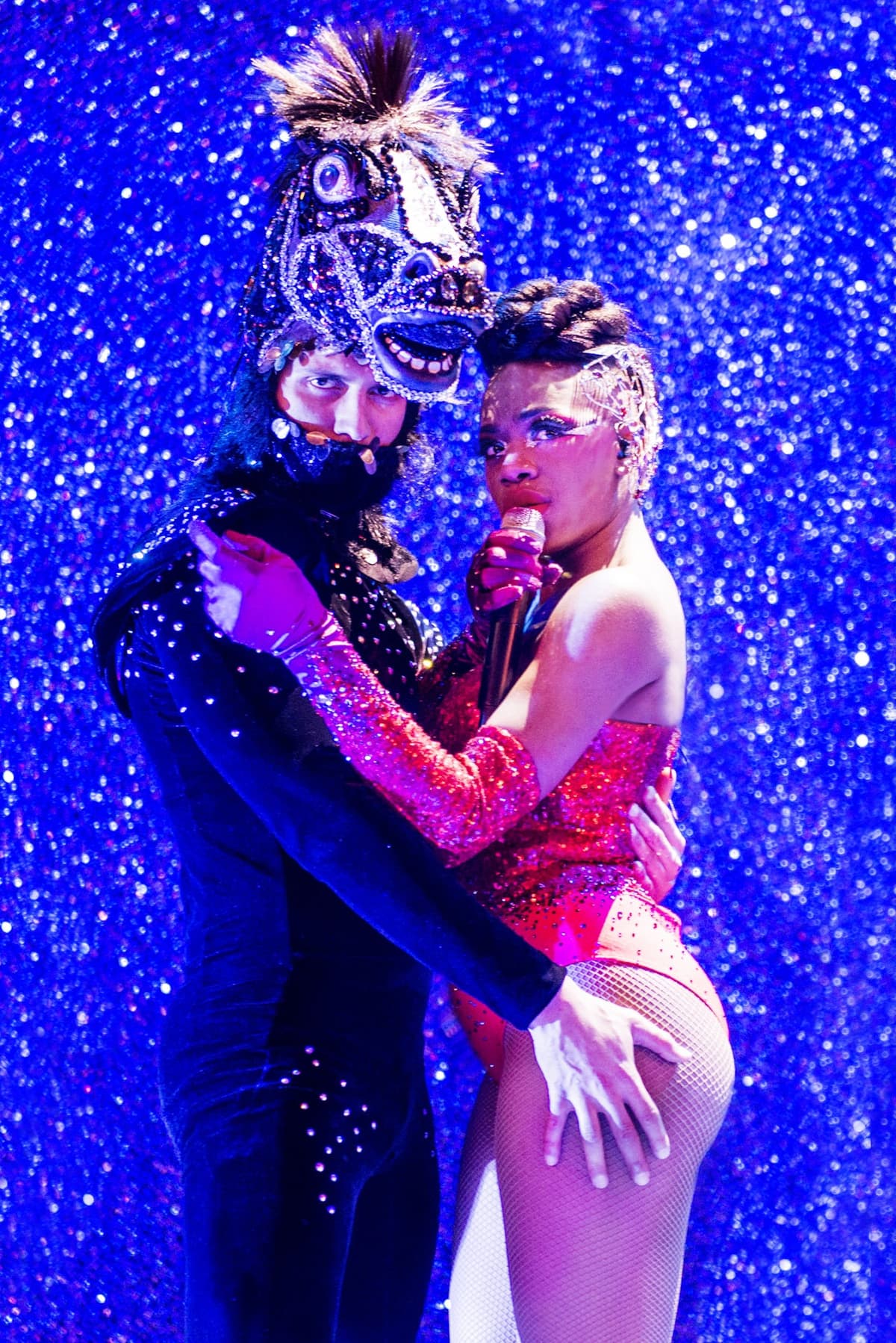 Paradis Latin Cabaret Night Show