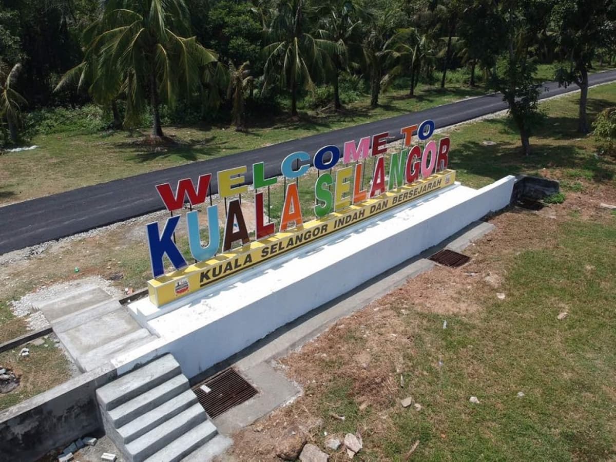 Sky Mirror and Sekinchan Paddy Field Tour from Kuala Lumpur