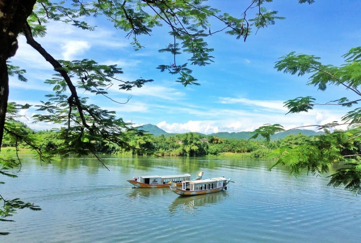Hue City Tour with Dragon Boat Ride