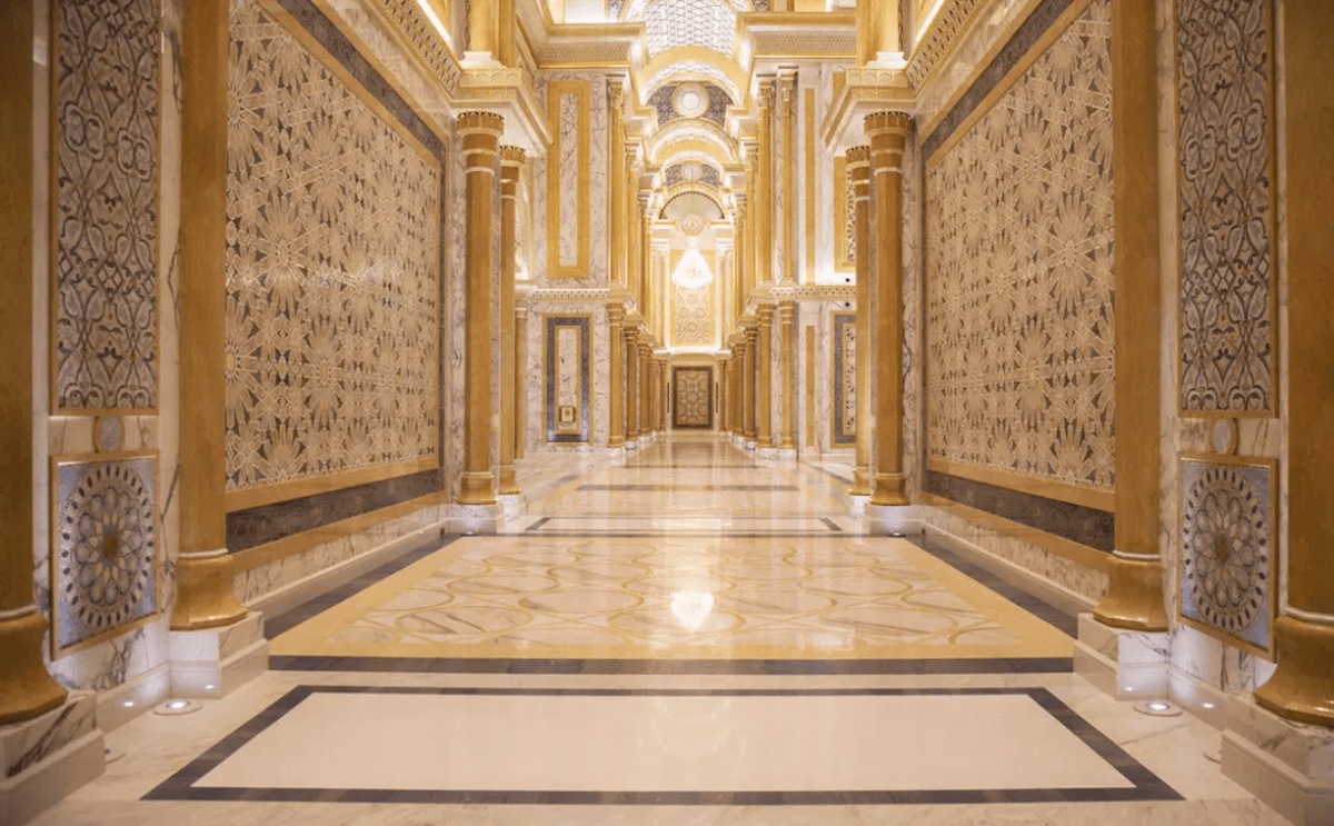 Abu Dhabi Full-Day Tour from Dubai: Sheikh Zayed Mosque, Emirates Palace, Corniche