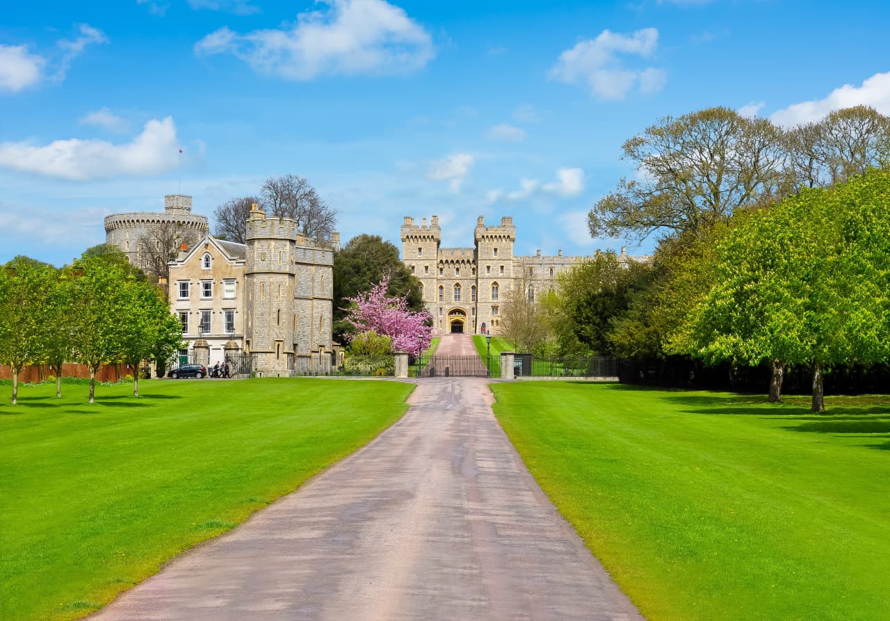 Windsor Castle, Stonehenge, and Oxford Tour from London