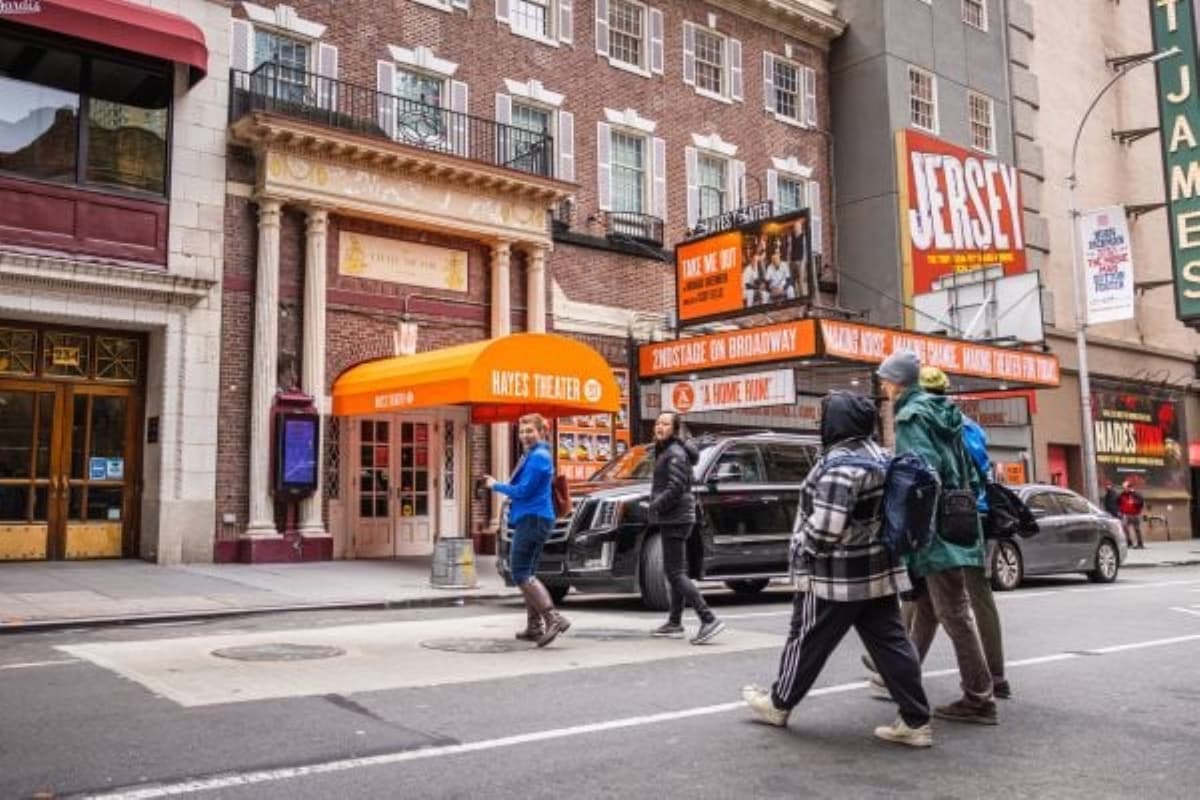 New York Broadway Walking Tour with Studio Visit