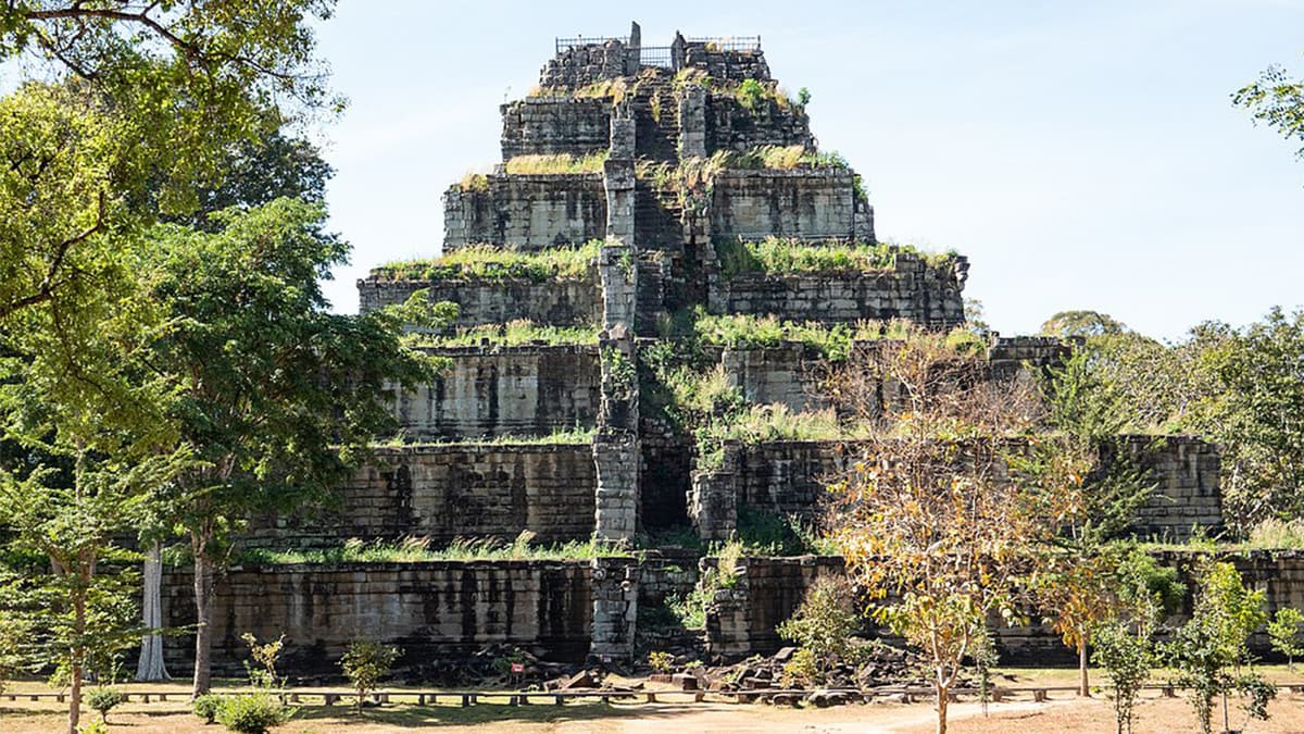 Koh Ker and Beng Mealea Temple Tour