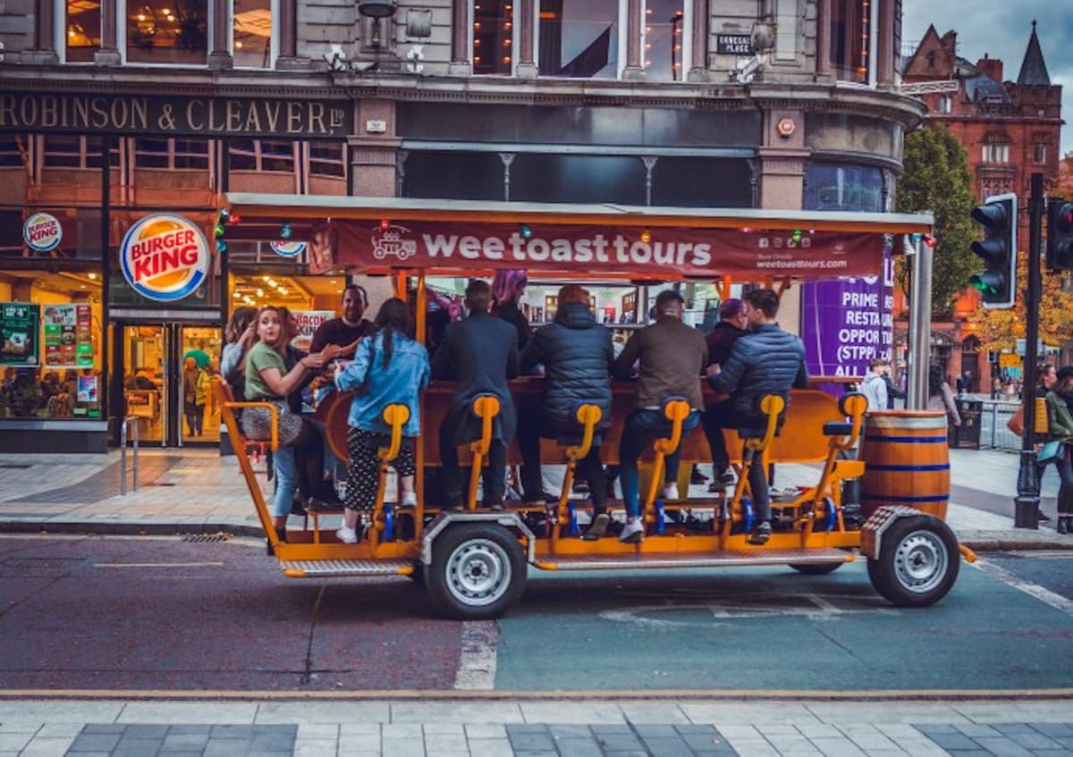 Original Beer and Prosecco London Bike Tour by Wee Toast Tours
