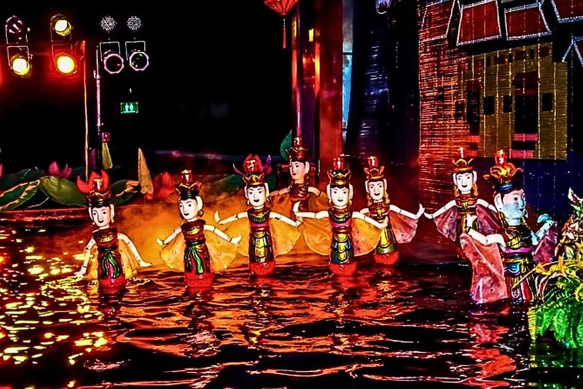 Hanoi Street Food Walking Tour and Water Puppet Show
