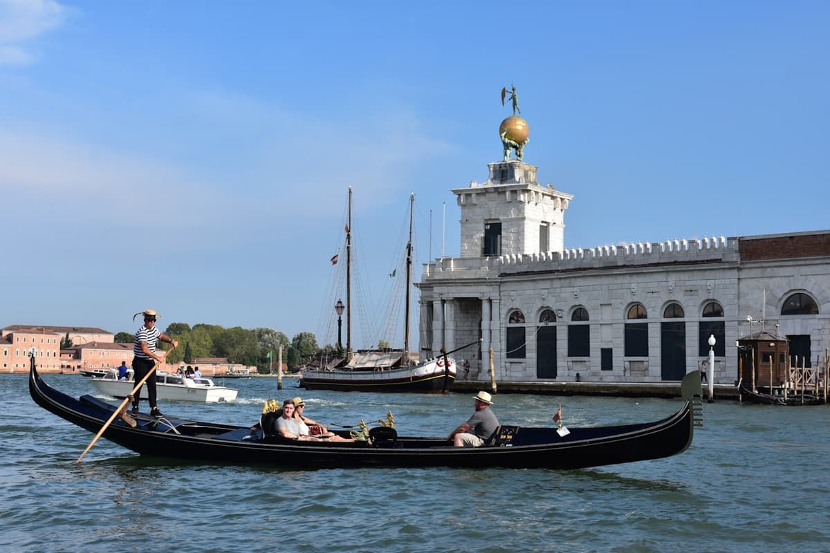 Venice: Gondola Ride with Live Commentary