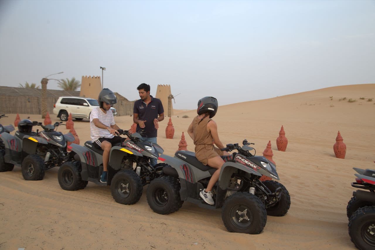 Evening Desert Safari Tour from Dubai with BBQ Dinner