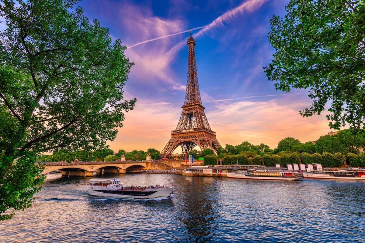 Seine River Cruise by Bateaux Parisiens – Departing from the Eiffel Tower