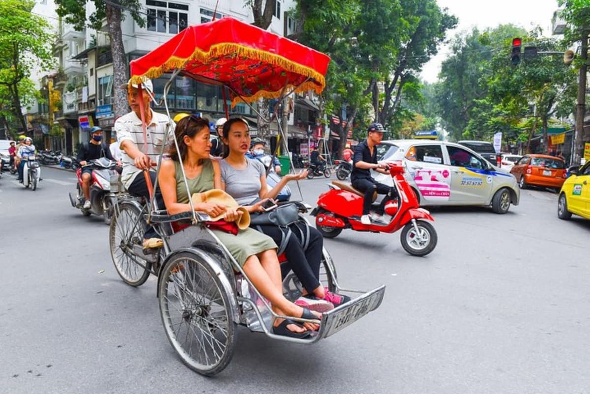 Hanoi Old Quarter Cyclo Tour with Egg Coffee Experience