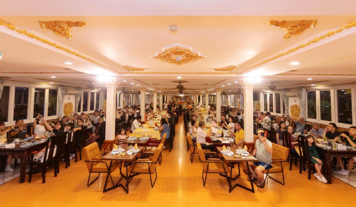 Saigon Evening Tour with Water Puppetry Show and Dinner Cruise