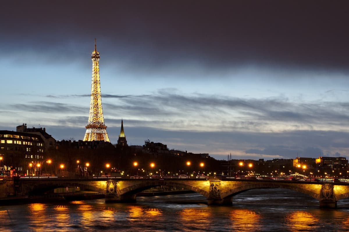 Paris Illuminations Night Bus Tour and Eiffel Tower Reserved Access