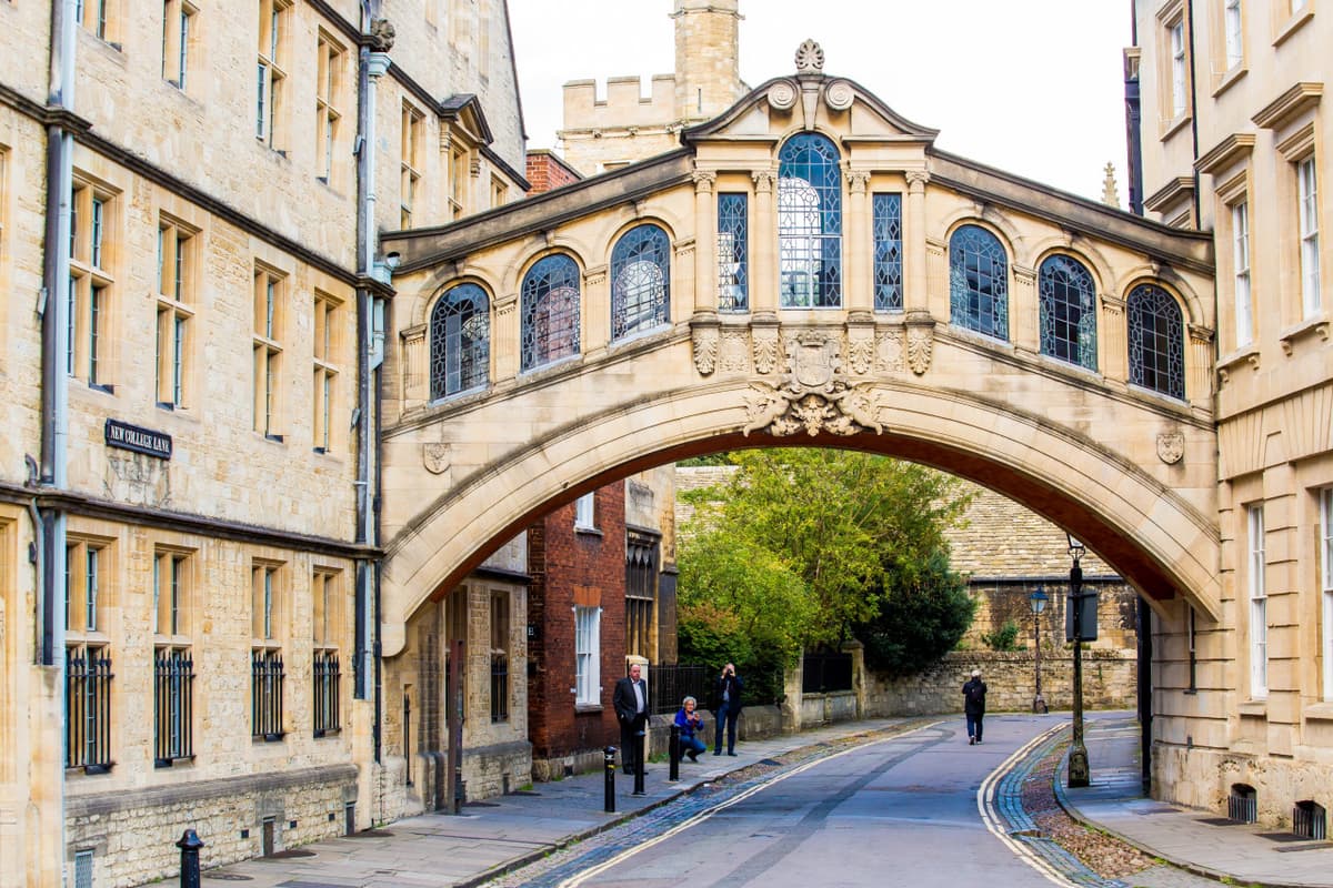 Windsor Castle, Stonehenge, and Oxford Tour from London