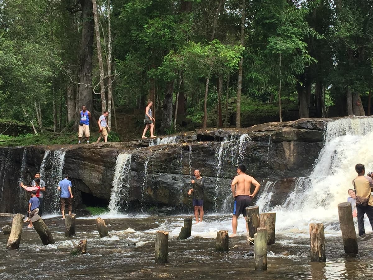Pagoda and One Thousand Lingas Tour in Phnom Kulen