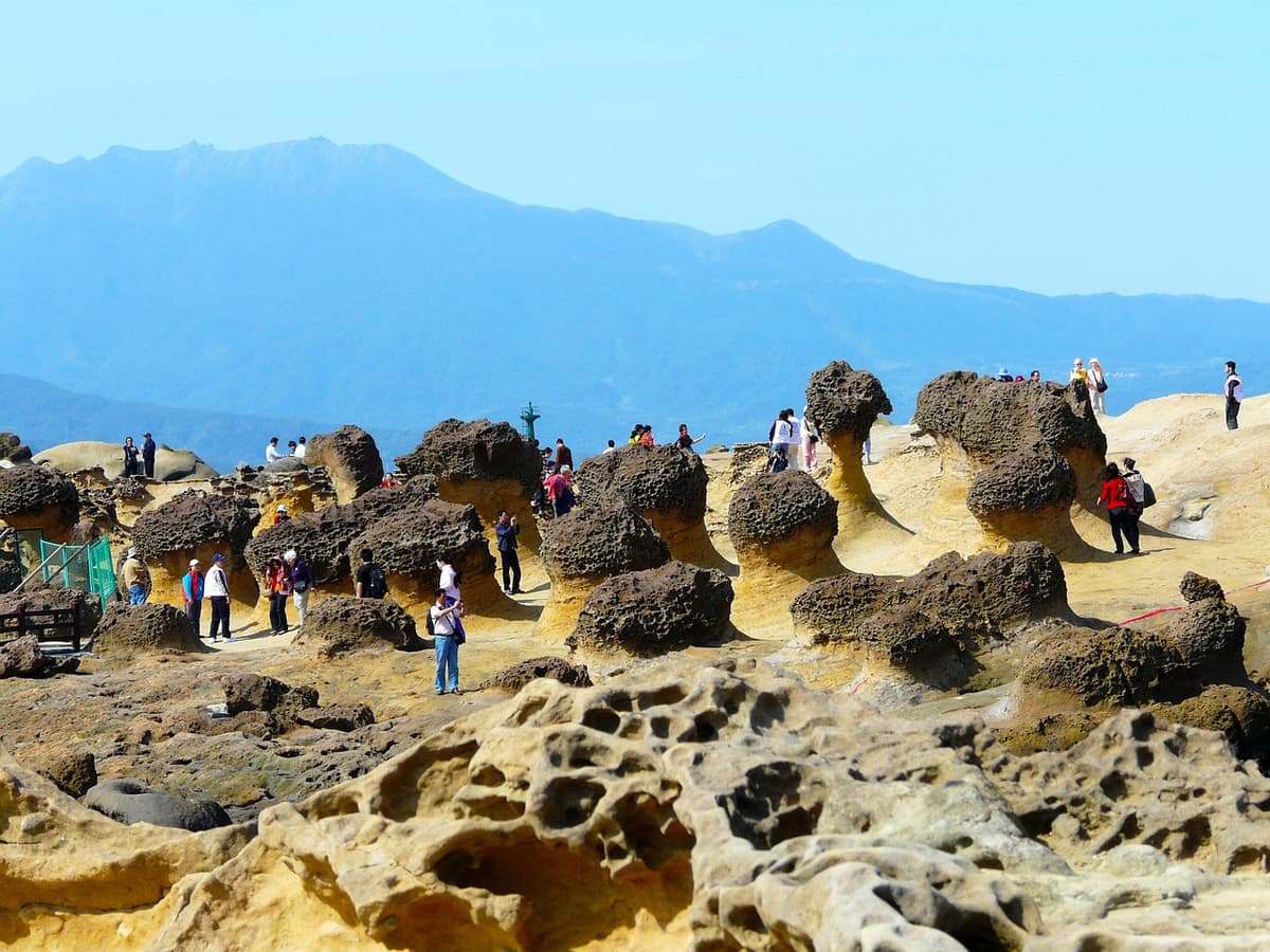 Yehliu, Jiufen, and Shifen Full-Day Tour from Taipei with Taiwanese Pastry Making