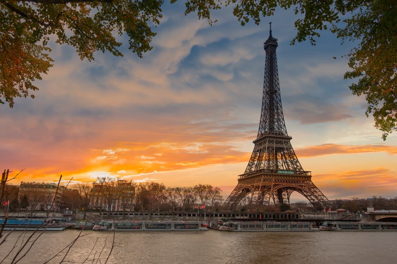 Moulin Rouge Cabaret Show with Drop-off Service and Seine River Cruise