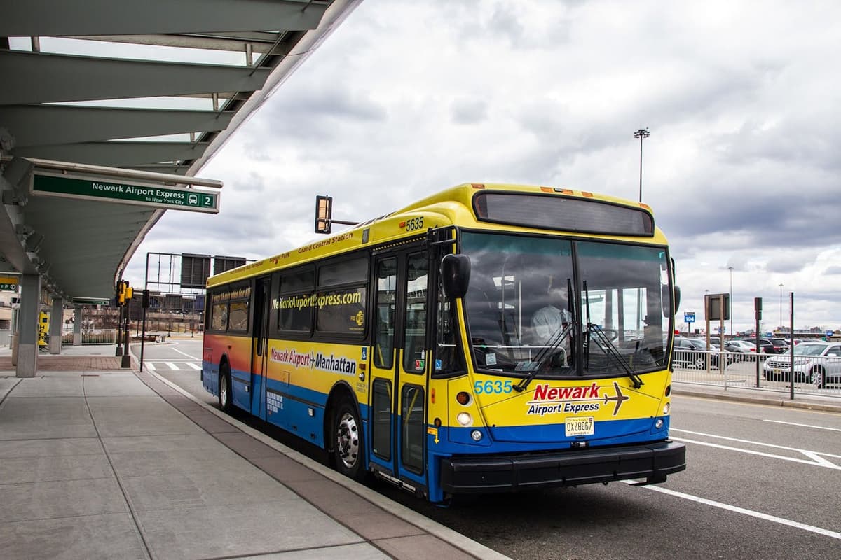 Manhattan: Bus Transfer from/to Newark Airport