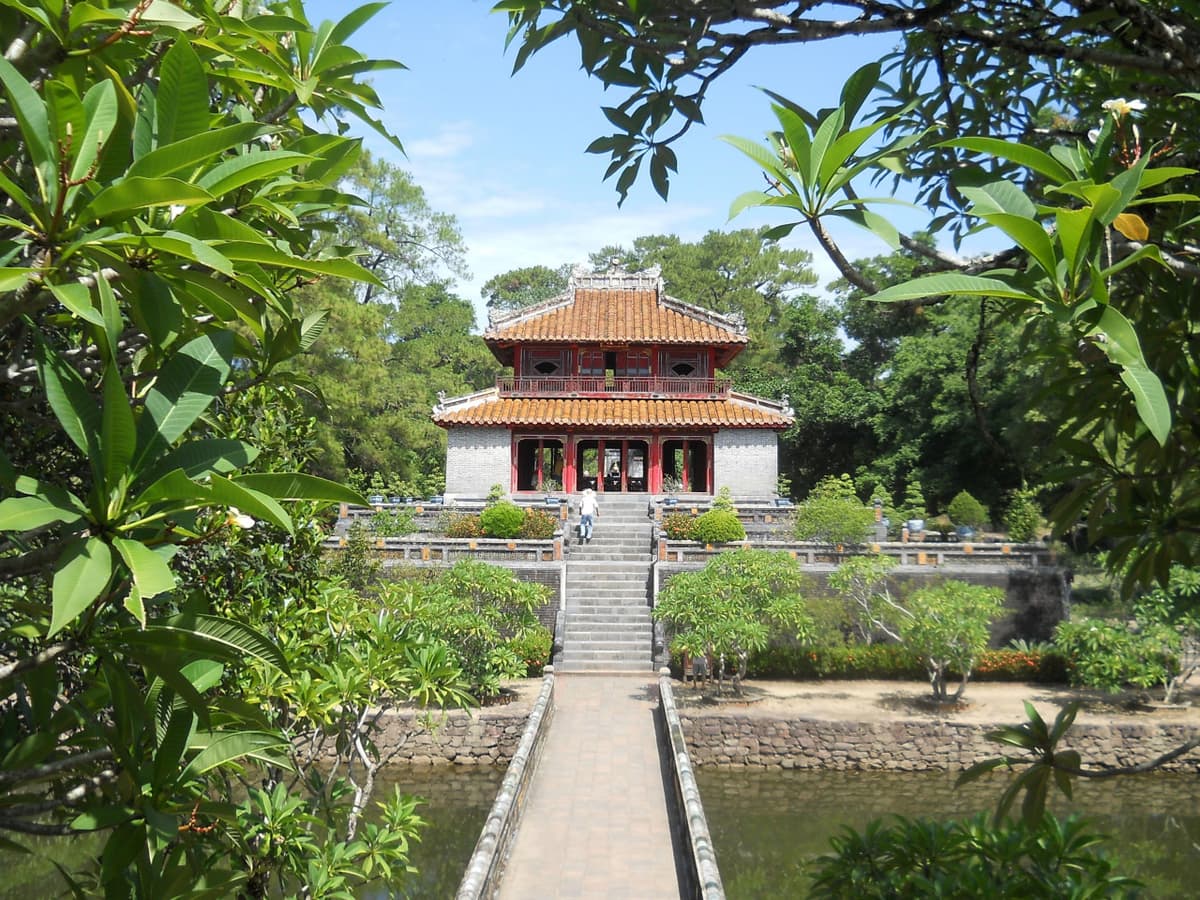 Hue City Tour with Dragon Boat Ride