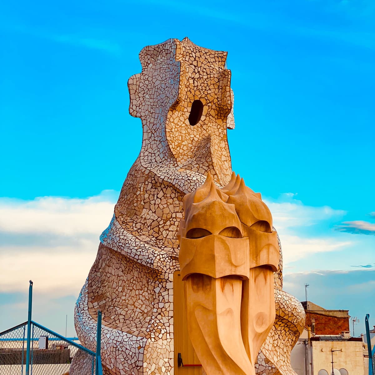 Gaudi Houses: Casa Vicens, Casa Batllo, Casa Mila Guided Tour in English, Mandarin, Korean