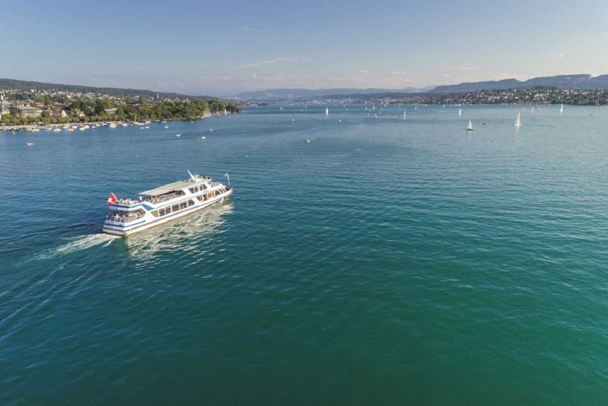 Zurich City Sightseeing Bus Tour with Lake Cruise