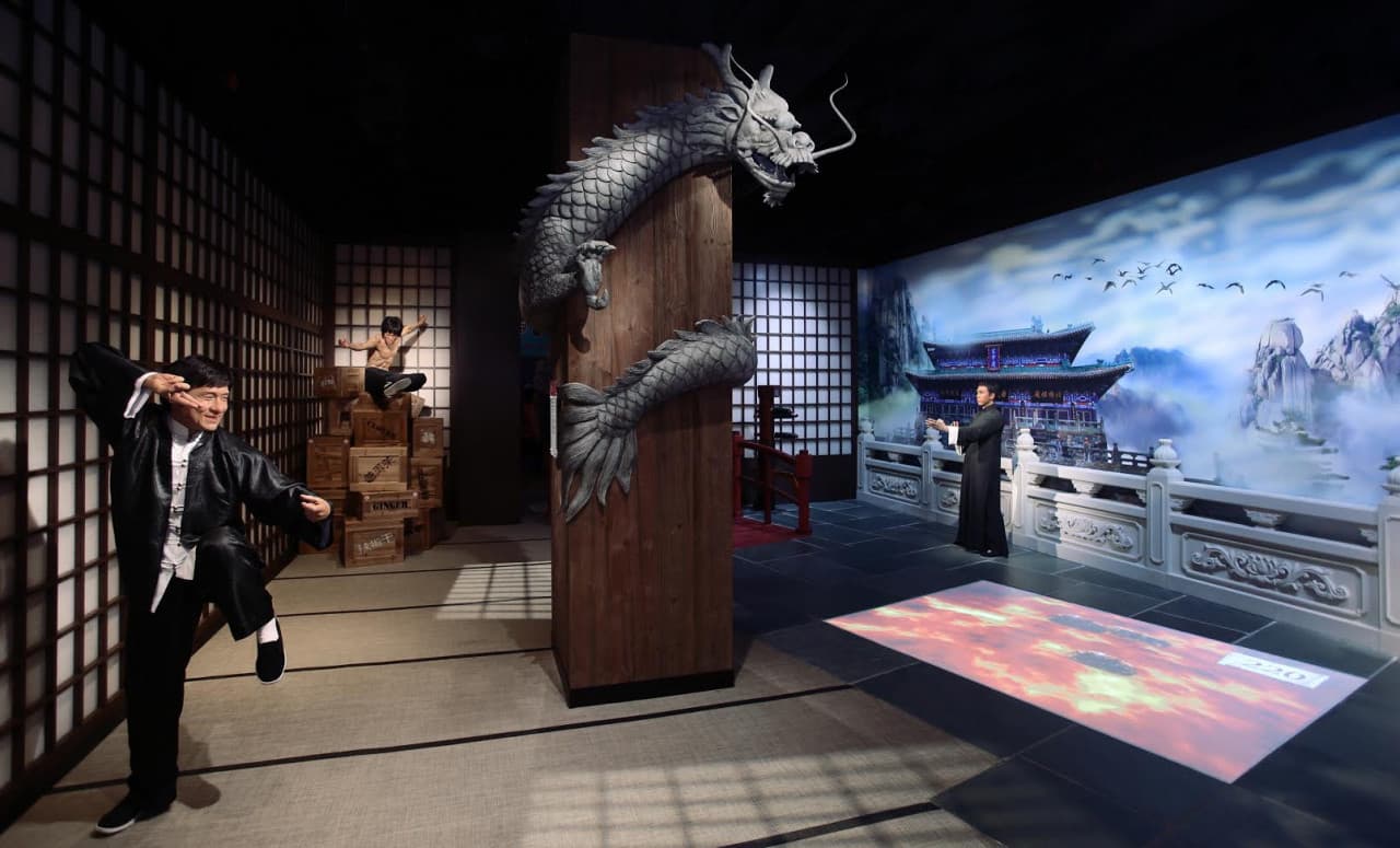 COMBO: Peak Tram with Sky Terrace 428 + Madame Tussauds Hong Kong Ticket