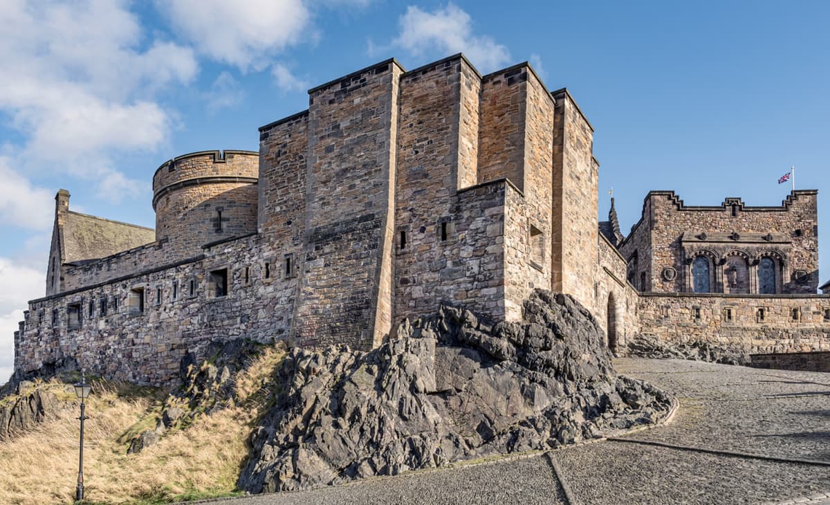 Edinburgh Castle Guided Tour with English-Speaking Guide & Entry