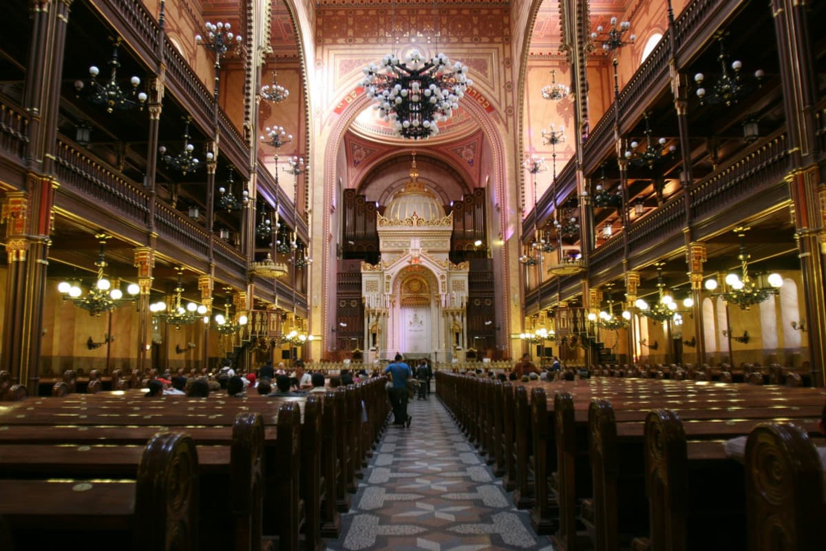 Great Synagogue Ticket + Jewish Quarter Guided Tour