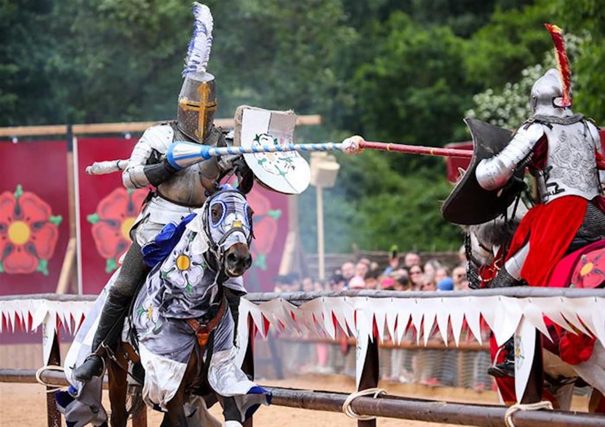 Oxford, Stratford-upon-Avon, Cotswolds, and Warwick Castle Tour from London