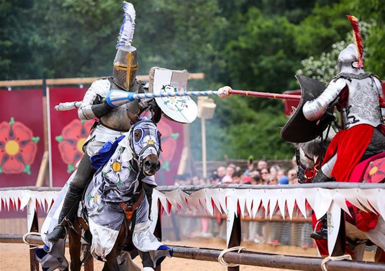 Oxford, Stratford-upon-Avon, Cotswolds, and Warwick Castle Tour from London