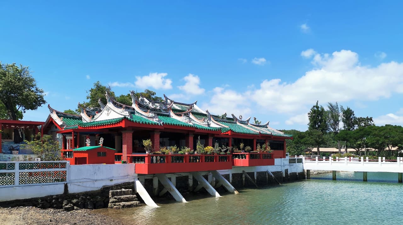 Singapore Island Cruise - St. John's Island, Lazarus Island, and Kusu Island by Ferry