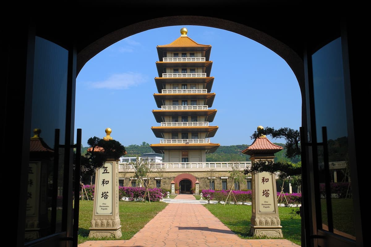 Kaohsiung Fo Guang Shan Buddha Museum and Lotus Pond Tour