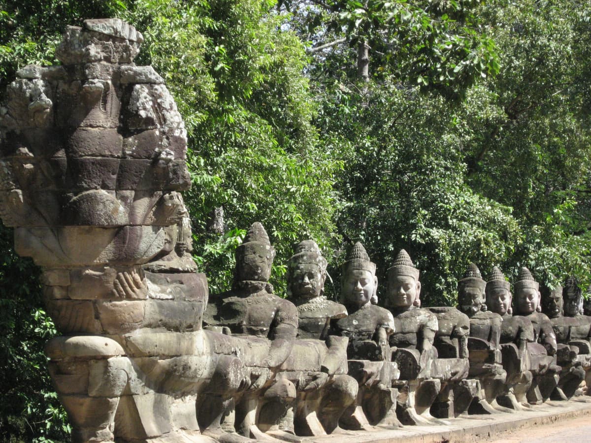 Angkor Wat and Siem Reap Temples Tour