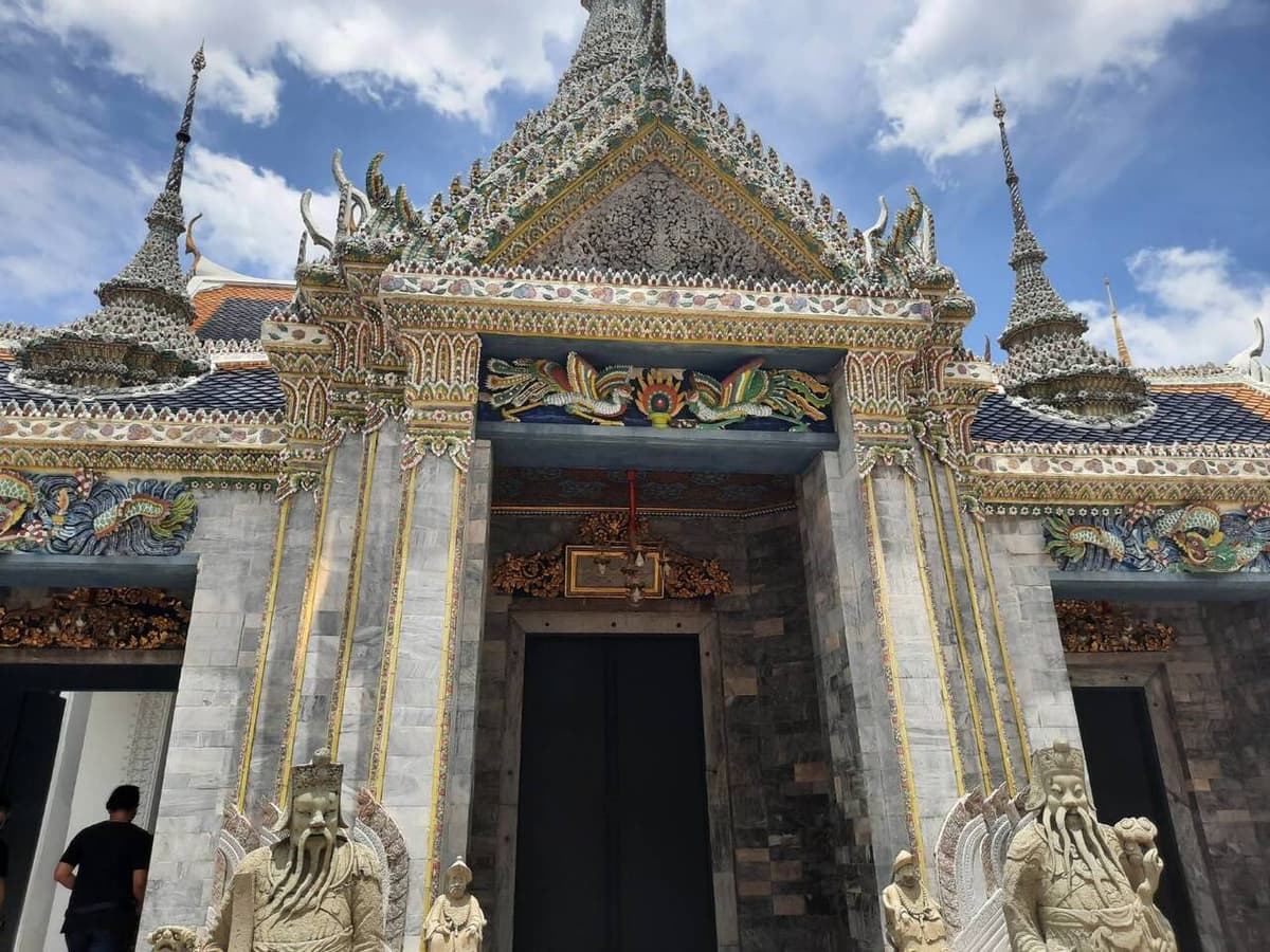 Grand Palace and Wat Phra Kaew Walking Tour