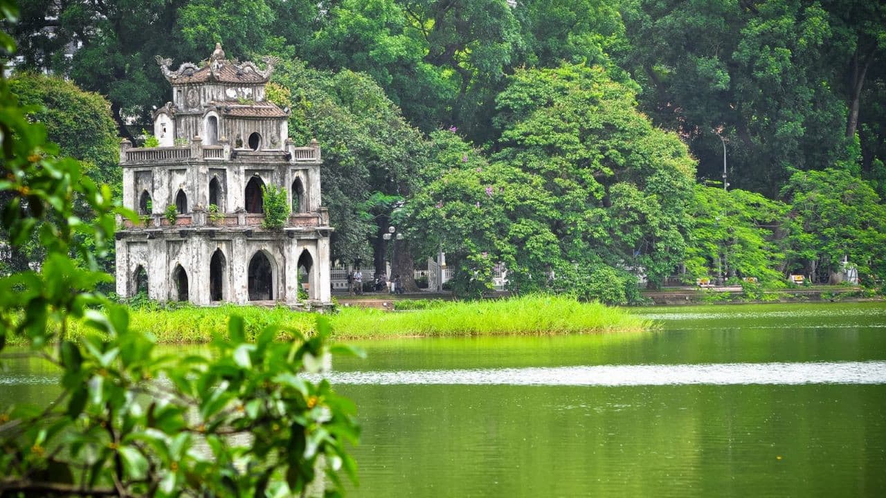 Hanoi Highlights City Tour: Ho Chi Minh Mausoleum, Temple of Literature, Tran Quoc Pagoda