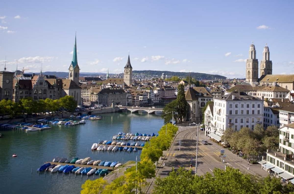 Zurich Sightseeing Bus Tour with Guided Old Town Walk