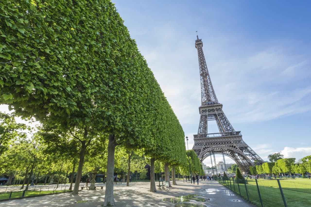 Paris Open-Top Bus Tour and Eiffel Tower Reserved Access