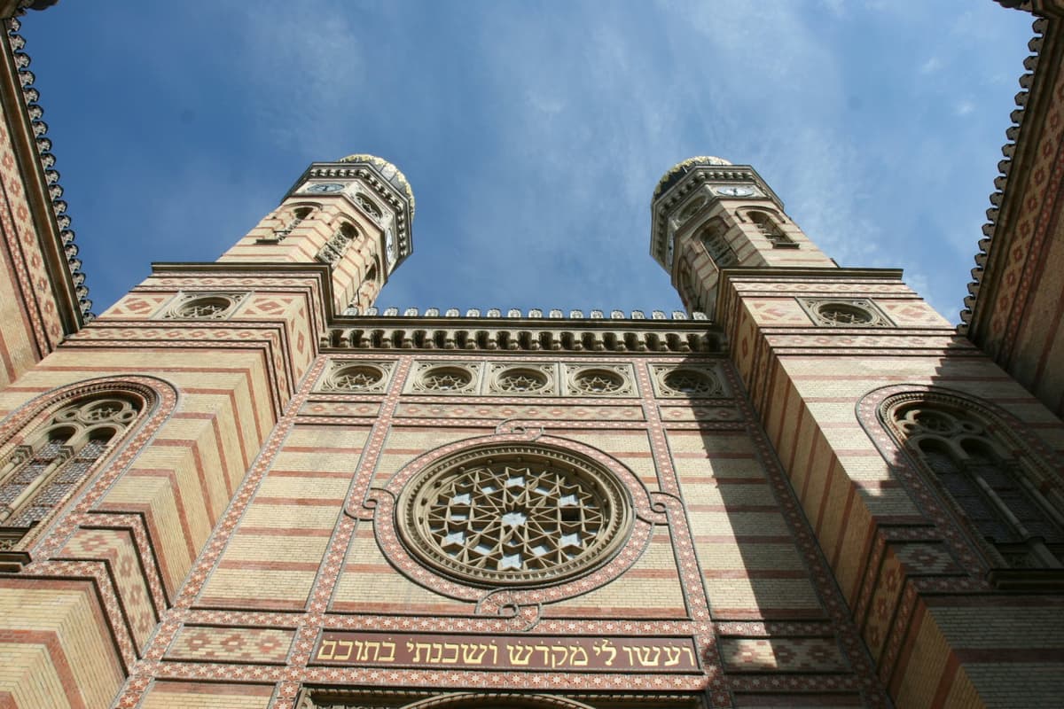 Great Synagogue Ticket + Jewish Quarter Guided Tour