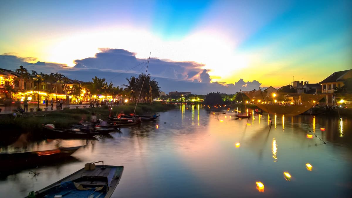 Marble Mountains and Hoi An Ancient Town Half-Day Tour from Da Nang