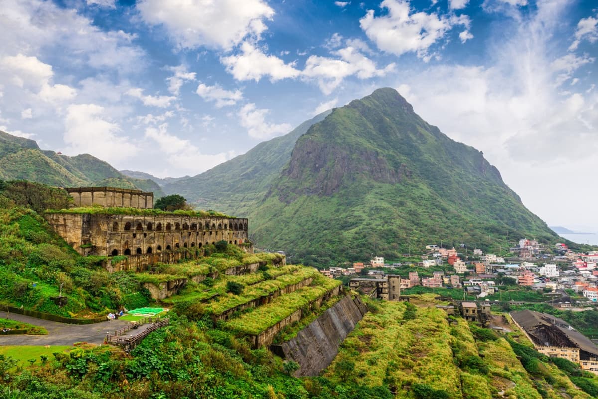 Yehliu, Jiufen, and Shifen Full-Day Tour from Taipei with Taiwanese Pastry Making